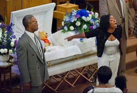Left Eye Funeral Pictures Open Casket. Left Eye Funeral With