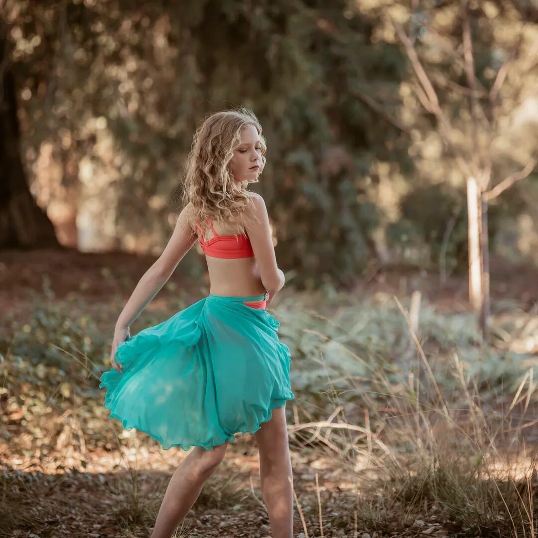 Addison Grace (Mom Ran) в Instagram: "Into the forest I go, to find. 