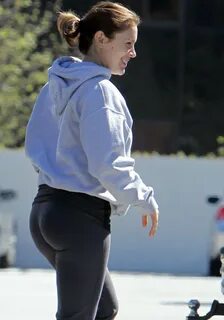 Alyssa Milano’s Sweet Pregnant Booty @ Platinum-celebs.com