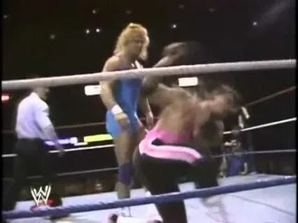 Bret Hart vs. Mr. Perfect (WWF 1989) - YouTube
