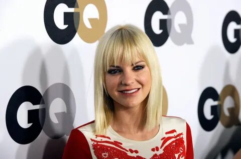 More Pics of Anna Faris Medium Straight Cut with Bangs (10 o