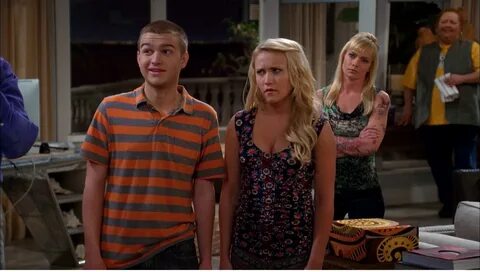 Picture of Emily Osment in Two and a Half Men - emily-osment