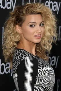 Tori Kelly's Hairstyles & Hair Colors Steal Her Style