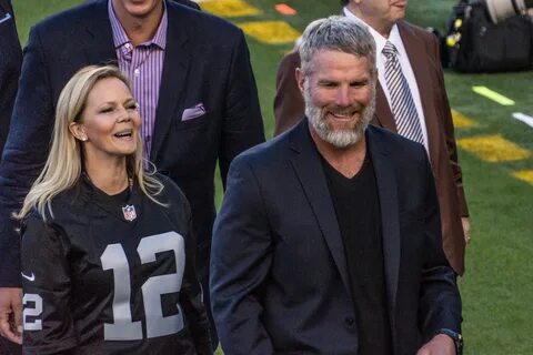 File:Brett Favre Super Bowl 50 (24989989926).jpg - Wikimedia