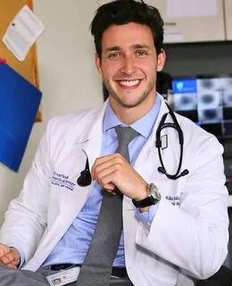 Dr. Mike Varshavski in 2019 Dr mike, Male doctor, Dr mike va