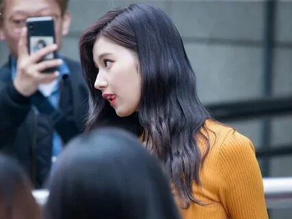 Twice-Sana 180413 KBS Music Bank Sana, Sexualmente, Cantante