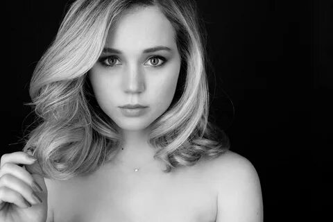 photoshooting -"Stargirl" and US Actress Brec Bassinger on B