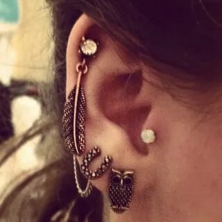 Feather earing & cuff 3 Cool piercings, Ear piercings, Pierc