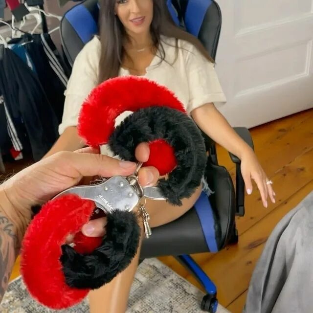 She said handcuff her and do what I want.😂 🤣 @miss_hammy_tv.