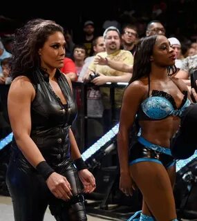 SmackDown 7/9/15: Brie Bella & Alicia Fox vs Tamina & Naomi 
