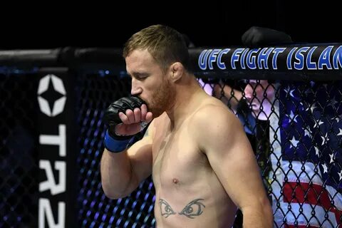 Watch: Justin Gaethje eats devastating head kick while sparr