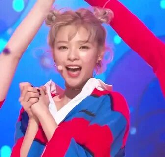 Jeongyeon 181117 GIF Gfycat