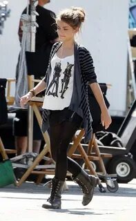 Sarah Hyland - Winteroutfits, Kleding en Schooloutfits