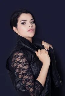 Pictures of Eve Harlow