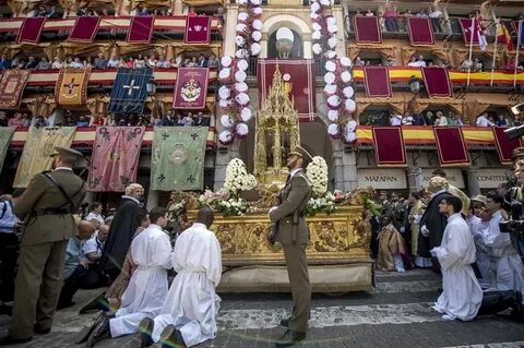 Christians Celebrate Corpus Christi Around the World Multime