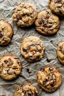 Super soft and thick dark chocolate chunk cookies with almon