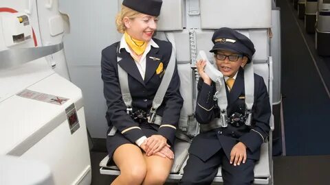 Indian Boy Makes Lufthansa’s First in−Flight 'Announcement b