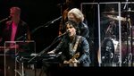 File:Hall And Oates with Chris Isaak - The O2 - Saturday 28t