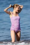 Julie Bowen на пляже (13 фото)