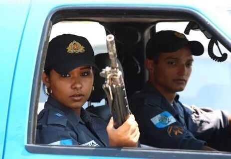 Nahá brazilská policistka Návrat do reality