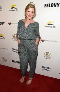 Harriet Dyer Feet (36 photos) - feet.wiki