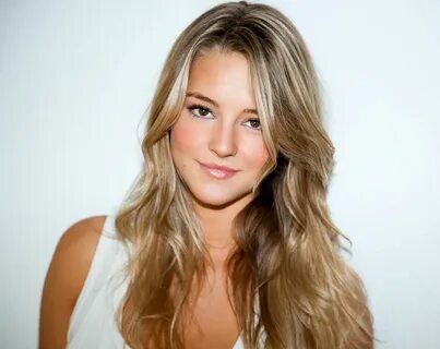 Hassie Harrison Biography, Age, Wiki, Dating, Net Worth, Rel