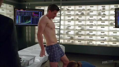 David Boreanaz in "Bones" (Ep. 5x10, 2009) - Nudi al cinema