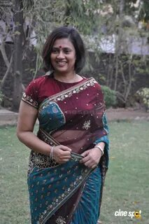 Lakshmi Ramakrishnan Hot Photos (7)