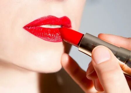 Как подобрать красную помаду и правильно красить губы