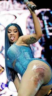 tinoo ♡*:--☆.,*:-εїз on Twitter: "Cardi B twerking; a long a