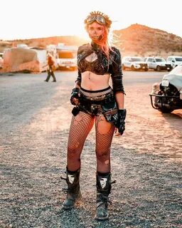 Wasteland Weekend 2019: Crazy Faces, Costumes And Vehicles O