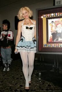 Gwen Stefani Celebrates Harajuku Lovers Tour 2005 Gwen stefa