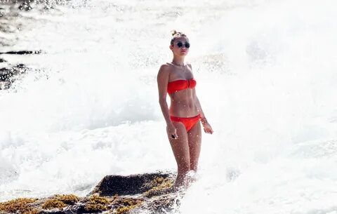 Miley Cyrus - Bikini at the beach in Hawaii (example: Best T