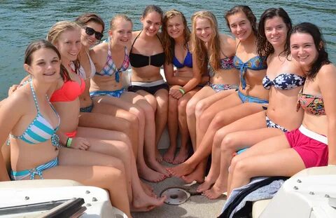 Achtergronden : meisjes, benen, bikini, groep, boot 2125x137