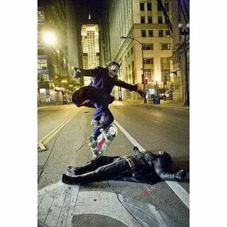 Bevorzugte Behandlung Job Anoi joker skateboard over batman 