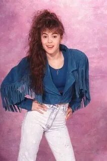 Pin by Johnny Alaniz on 80s Alyssa Milano Alyssa milano, Cel