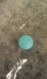 родина купа право напред blue pill with a on it отвор Нито е