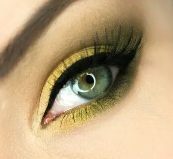 Colorful Eye Makeup Ideas for Spring - Pretty Designs