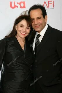 Fotografie: pictures of tony shalhoub and brooke adams Brook