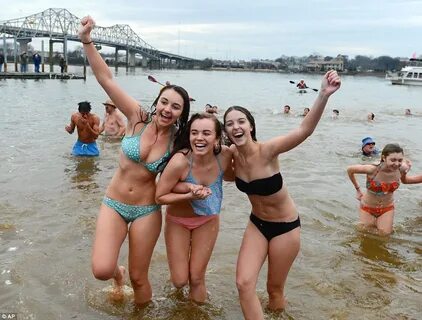 Thousands ring in the New Year with annual Polar Bear Plunge
