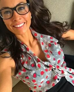Melanie Sykes - Sexy slut as she wants you to see her - Voye