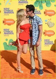 Oh No! Dove Cameron Had To Leave KCAs 2015 Early Because She