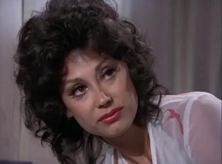 "Columbo" Loma merellä (TV Episode 1975) - Poupée Bocar as R