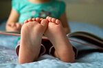 У ребенка пахнут ноги. Как избавиться от неприятного запаха?
