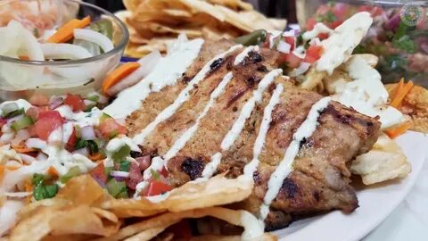 CHULETA FRITA DE CERDO CON TAJADITAS DE BANANO /CHULETA CON 