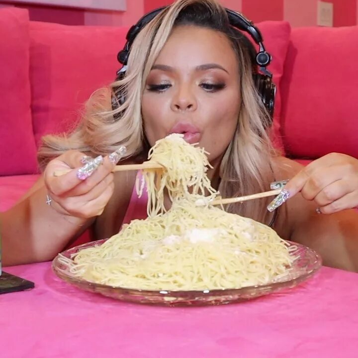 Trisha Paytas в Instagram: "Link in bio 🍝" .