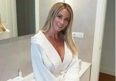 Diletta Leotta in accappatoio stuzzica la fantasia dei fan