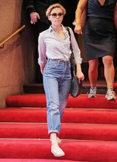 Scarlett Johansson Street Style Mom jeans, Scarlett johansso