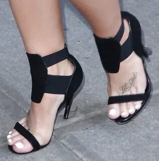 Demi Lovato feet - 12 Pics xHamster