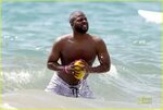 Shirtless Marlon Wayans: Beach and Brothers: Photo 2546639 M